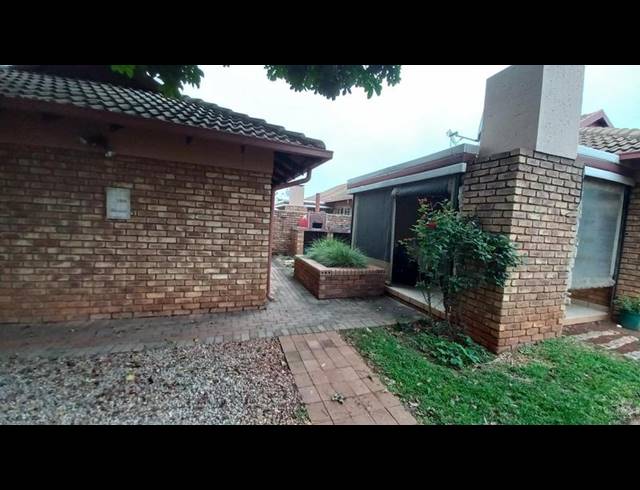 2 BEDROOM TOWNHOUSE FOR SALE IN PIERRE VAN RYNEVELD